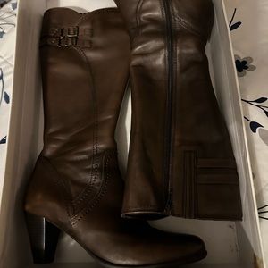 Clarks knee high boots, rarely worn, size 9.